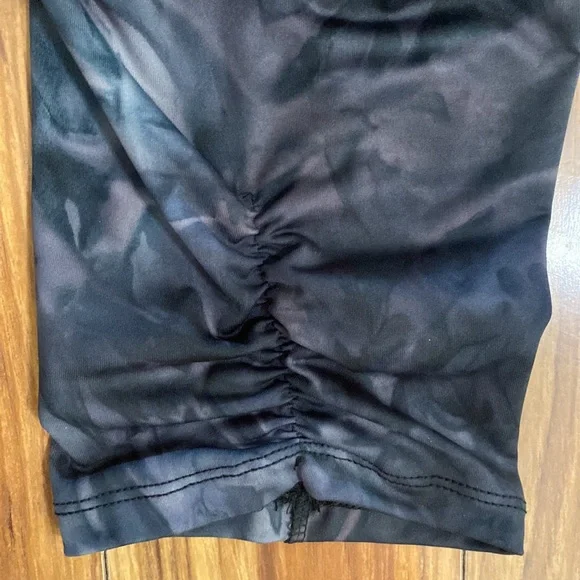 NWT Athletic Collection Cropped Yoga Pants, Size L - Picture 8 of 12